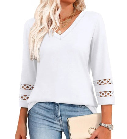 Elegancia™: Taupekleurige V-Hals Blouse met Kantmouwen